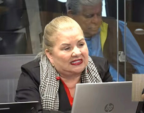Con claridad y transparencia: Martha Rodríguez plantea ante comisión legislativa las irregularidades y concentración de poder que están debilitando a la CCSS